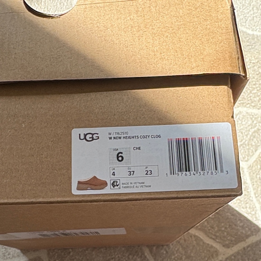 UGG w New Heights Cozy Clog Brand New in Box Ready to Ship - Picture 8 of 8